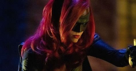 Batwoman Le Foto In Hd E Il Primo Poster Ufficiale Cinematographe It