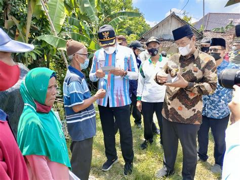 Serah Terima Buku Tabungan Program Bantuan Stimulan Perumahan Swadaya