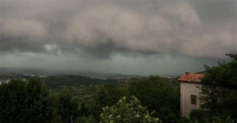 Arsovo rumeno opozorilo že od popoldanskih ur