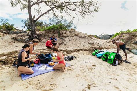 Costa Dorada Excursión en Kayak y Snorkel por la Isla Wave Break