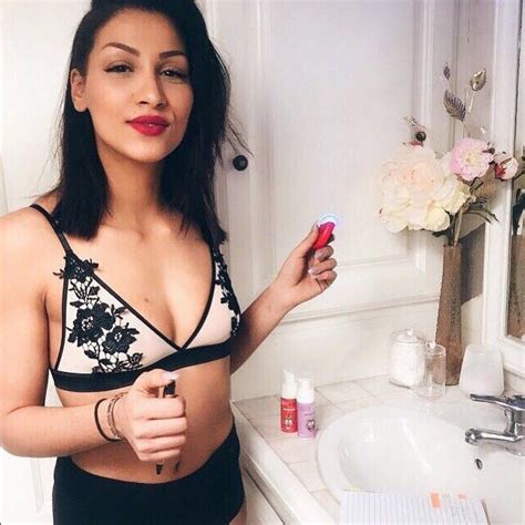 4 Hot Sexy Rania Saiidii Bikini Pics