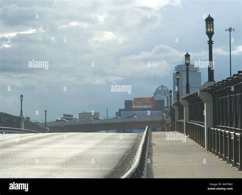 West Fourth Street Bridge From South Boston To The South End Stock