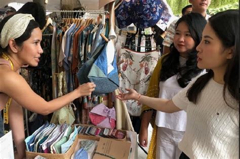 Wamenparekraf Apresiasi Produk Upcycle Tenun Sutra Di Semasa Piknik