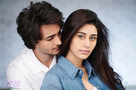 Aayush Sharma And Warina Hussain Romantic Pic From Loveratri Pic