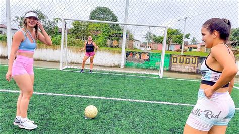 THAMIRES JOGA X1 NO FUTEBOL AS AMIGAS THAMIRES THUANNY YouTube