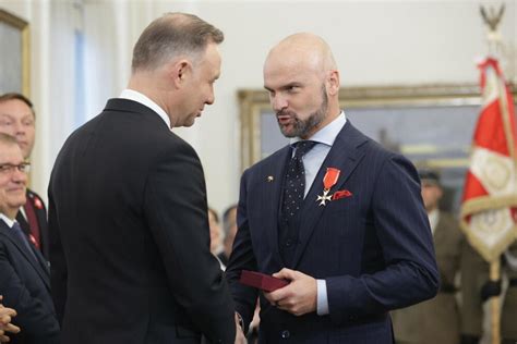 Prezes InPost Rafał Brzoska i Omenaa Mensah uhonorowani orderem od