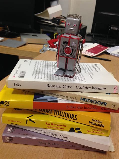 Lauross Le Robot Qui Serait En Train De Remplacer Les Bibliothécaires