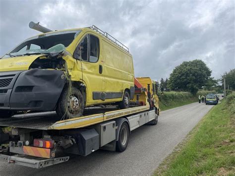 Un Mort Dans Une Collision Entre Un Utilitaire Et Un V Lo Noues De