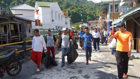 Sambut Hut Ke Ri Kelurahan Tarempa Gelar Sabtu Bersih Merah Putih