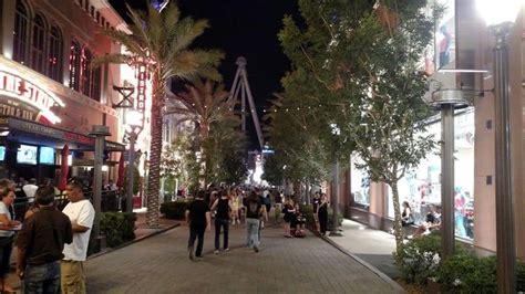 Linq Promenade Food, Things to Do & Shopping (Upd April 2021)