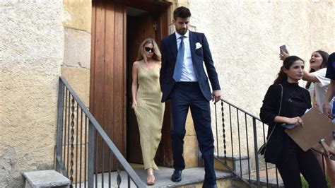 Clara Chía Y Piqué Roban Las Miradas En La Boda De Su Hermano—así Los