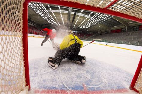 9 Ice Hockey Goalie Drills At Home – Sports Centaur