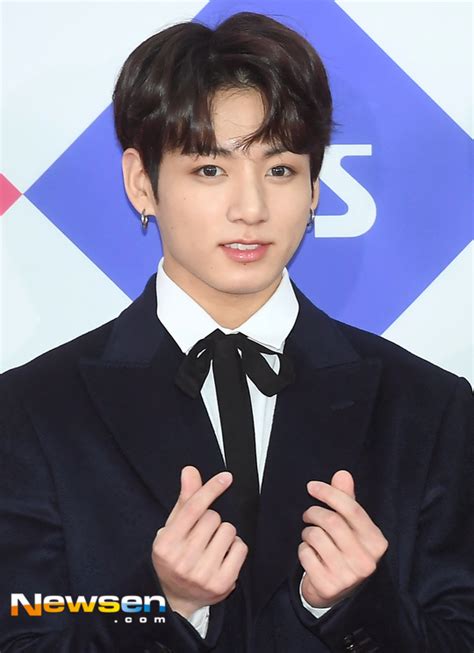 방탄소년단 정국 ‘유포리아 가온차트 8주째 차트인 ‘솔로곡 중 최고 손에 잡히는 뉴스 눈에 보이는 뉴스 뉴스엔