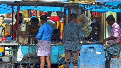 നിങ്ങൾ ഭക്ഷണം കഴിക്കാറുള്ള തട്ടുകടകൾ ഇത്തരത്തിലുള്ളതാണെങ്കിൽ ഇനിയത് ...