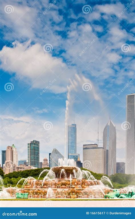 Chicago City And Fountain Stock Image Image Of Icon 16615617