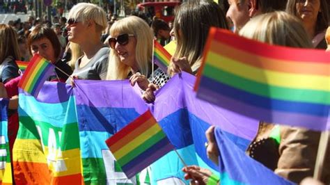 Serbien Gay Pride unter hohem Polizeischutz verläuft friedlich DER