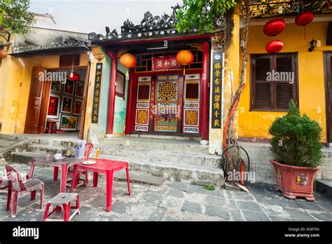 Escena De Una Calle En El Barrio Antiguo De La Ciudad Antigua De Hoi An