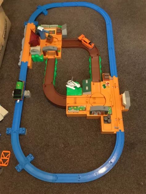 Tomy Trackmaster Thomas The Tank Engine Train Set With Trains Battery