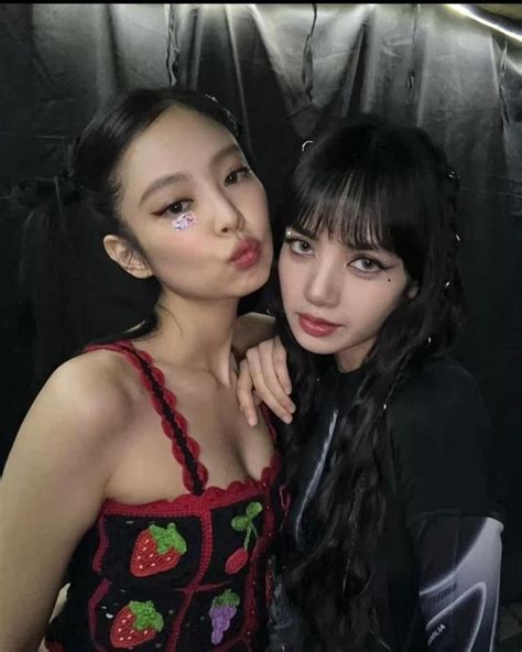 Jenlisa Of Blackpink Follow My Instagram Plz🥰 In 2023 Blackpink