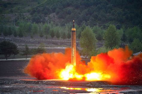 Corea del Norte lanza dos misiles balísticos de corto alcance al mar de