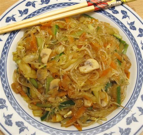 Spaghetti Di Soia In Stile Orientale Con Verdure E Germogli La Mia