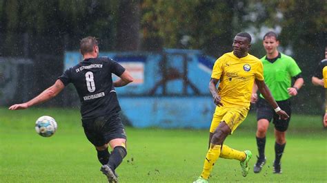 Fu Ball Bezirksliga Ost Der Fc T Ging Gastiert Am Spieltag Beim Fc