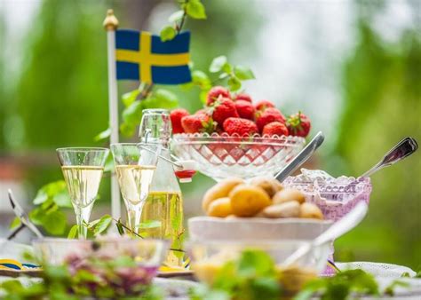 D Rf R Firar Vi Midsommar I Sverige Land