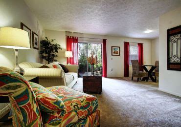 Apartments in Lutz, FL | Lake Carlton Arms