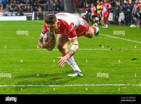 Tommy Makinson Of St Helens Goes Over For A Try Stock Photo Alamy