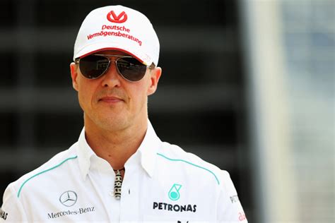 Ex piloto Michael Schumacher fatura quase R 70 milhões só para usar