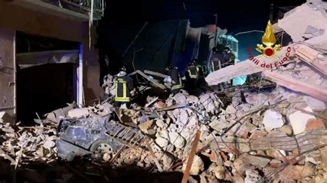 Derrumbe De Un Edificio En Sicilia Al Menos Tres Muertos Y Seis