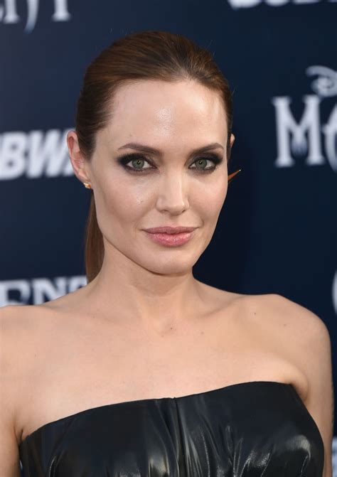 MALEFICENT World Premiere in Hollywood - Angelina Jolie - FilmoFilia