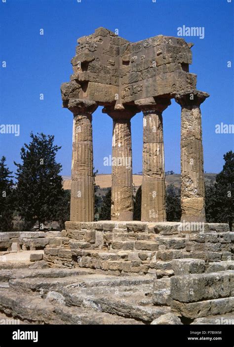 Temple Castor Pollux Banque De Photographies Et Dimages Haute