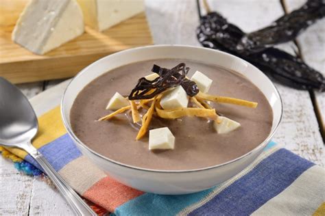 Crema De Frijol Con Queso Panela Con Sal Y Azucar