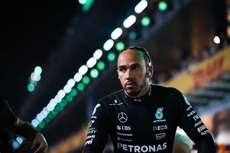 Lewis Hamilton o pior início de época da carreira antes de rumar à