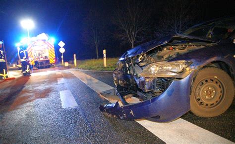 Einfach übersehen Zwei Verletzte nach Abbiegeunfall regionalHeute de