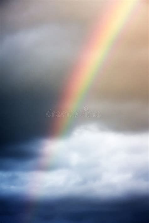 Arco Iris Sobre Las Nubes Imagen De Archivo Imagen De Nubes