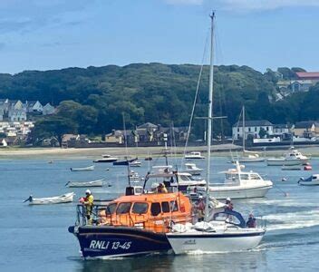 Red Flares Vital In Hour Rescue Of Yacht Comet Marine Distress