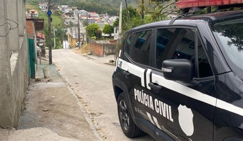 Homem Morto A Facadas Dentro De Casa Em Bigua U