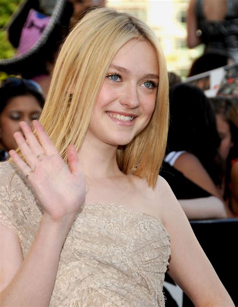 dakota-fanning-the-twilight-saga-eclipse-premiere-in-la-10 – GotCeleb