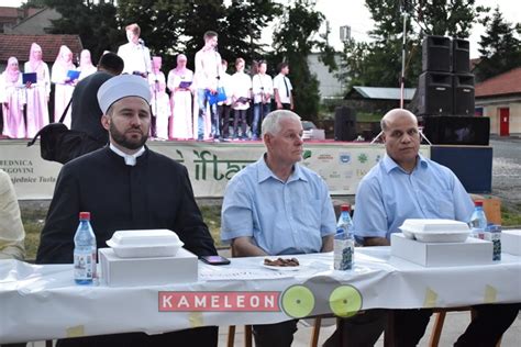 Foto Sugra Ana Iftarilo Na Trgu Slobode U Tuzli Kameleon M M