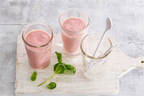 Aardbei Banaansmoothie Met Sojayoghurt Recept Allerhande Albert