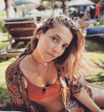 9 Hot Sexy Idil Sivritepe Bikini Pics