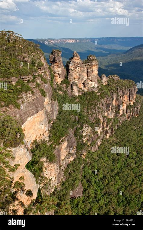 Three sisters rock formation hi-res stock photography and images - Alamy