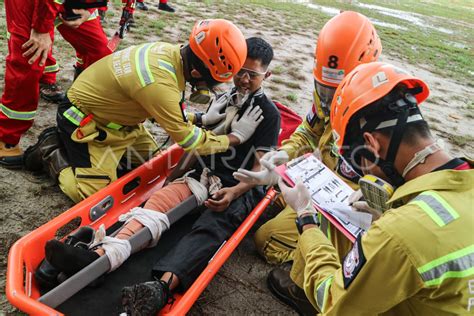 Kompetisi Evakuasi Tim Tanggap Darurat Pertambangan ANTARA Foto