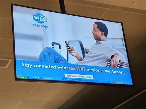 Washington-Dulles airport still rockin' Windows XP! | Scrolller