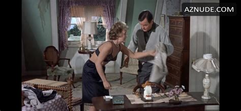 LOLA ALBRIGHT Nude AZNude