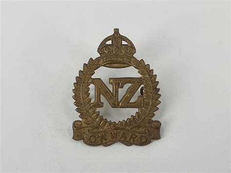 New Zealand Onward Cap Badge Trade In Military