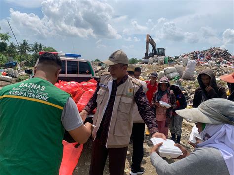 Jumat Berkah Baznas Bone Bagi Bagi Nasi Kotak Untuk Pemulung Di Tps