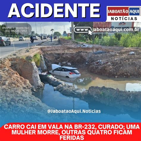 CARRO CAI EM VALA NA BR 232 CURADO UMA MULHER MORRE OUTRAS QUATRO